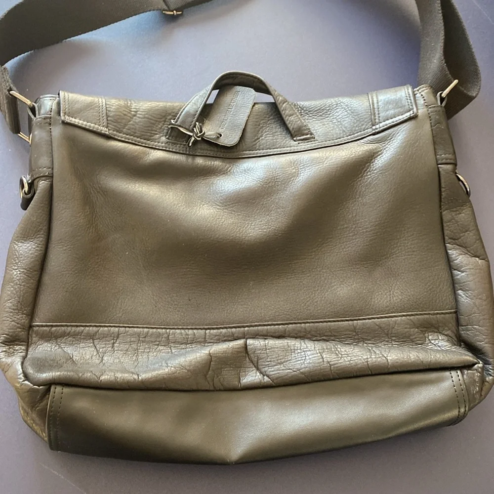 KENNETH COLE  Reaction Black Classic Leather Messenger Laptop Bag‎ Cognac